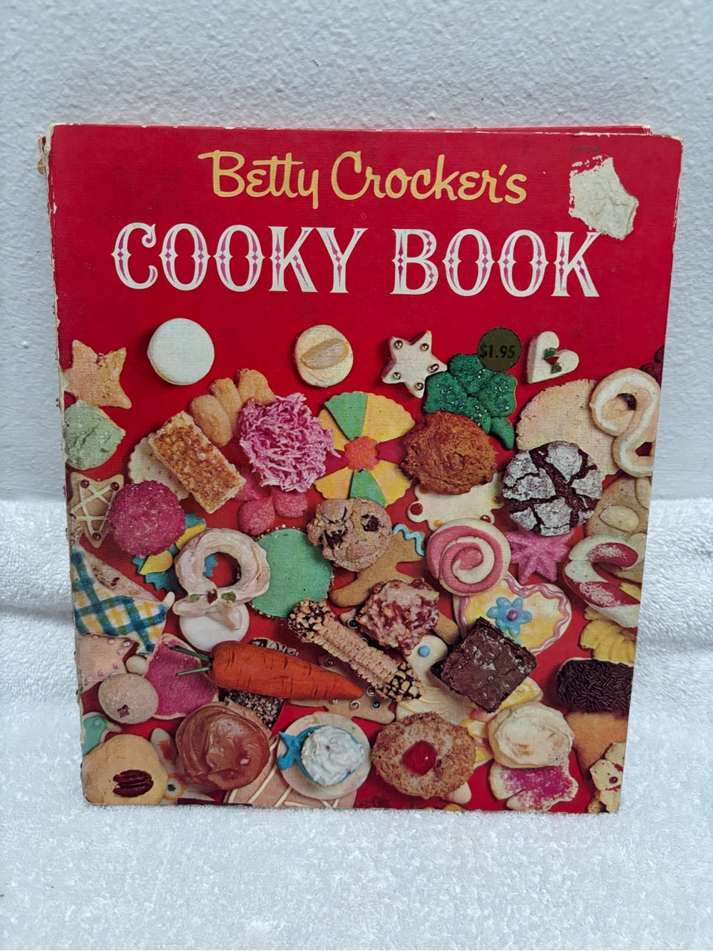 Vintage 1963 Betty crockers cooky book